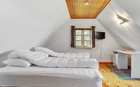 Redlef - 9Km from the Sea: Sol, Mur, Sol, Design Intérieur, Bois, Plafond, Parquet, Éclairage, Meubles, Revêtement De Sol Stratifié