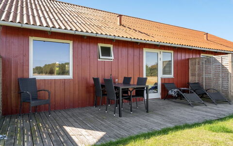 Esther - 700M from the Sea: Toit, Maison, Lot Terre, Domicile, Chalet, Biens, Batiments Jardin, Ombre, Cabane En Rondins, Aménagement Paysager