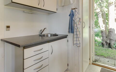 Virve - 300M from the Sea: Toit, Maison, Domicile, Chalet, Porte, Siding, Plate-Forme, Porche, Planche, Dur