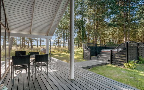 Matine - 800M from the Sea: Toit, Maison, Domicile, Chalet, Siding, Biens, Allée, Batiments Jardin, Cour, Cabanon