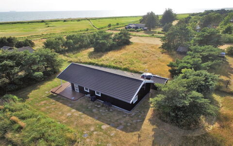 Aksel - 150M from the Sea: Toit, Maison, Lot Terre, Domicile, Chalet, Biens, Batiments Jardin, Ombre, Cabane En Rondins, Aménagement Paysager
