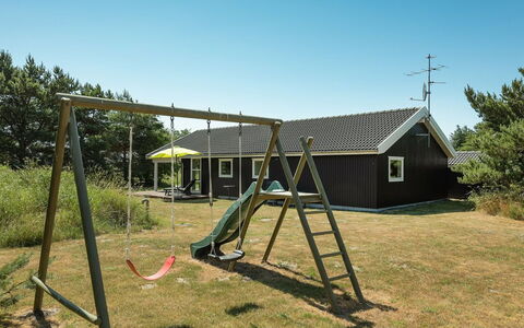 Aksel - 150M from the Sea: Toit, Maison, Lot Terre, Domicile, Chalet, Biens, Batiments Jardin, Ombre, Cabane En Rondins, Aménagement Paysager