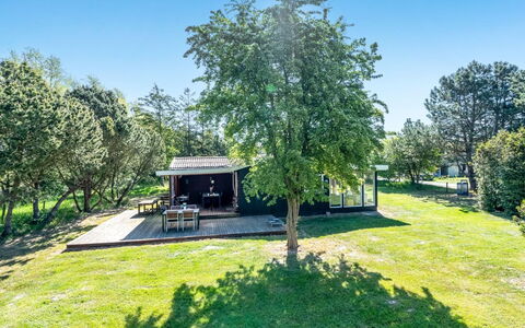 Arendine - 700M from the Sea: Arbre, Herbe, Jardin, Pelouse, Ombre, Prairie, Aménagement Paysager, Cour, Batiments Jardin, Parc