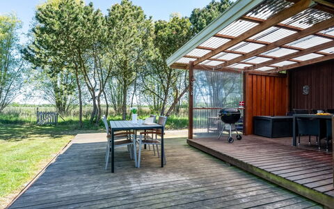 Arendine - 700M from the Sea: Toit, Maison, Domicile, Chalet, Porte, Siding, Plate-Forme, Porche, Planche, Dur