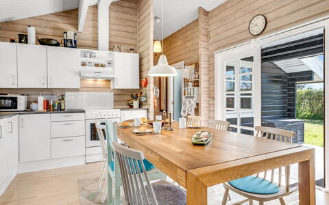 Lamberthus - 600M from the Sea: Cuisine, Meubles, Design Intérieur, Sol, Comptoir, Bois, Plafond, Sol, Parquet, Cabinetry
