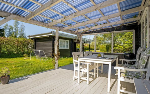 Lamberthus - 600M from the Sea: Bois, Porche, Toit, Ombre, Plate-Forme, Mobilier De Jardin, Jardin, Structure En Plein Air, Chalet, Chaise