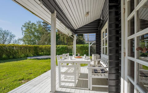 Lamberthus - 600M from the Sea: Bois, Porche, Domicile, Maison, Toit, Porte, Chalet, Plate-Forme, Ombre, Siding