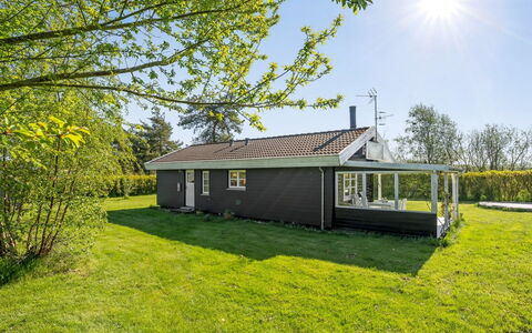 Lamberthus - 600M from the Sea: Toit, Maison, Domicile, Chalet, Siding, Biens, Allée, Batiments Jardin, Cour, Cabanon