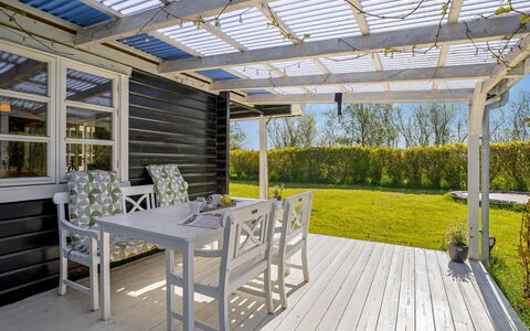 Lamberthus - 600M from the Sea: Toit, Maison, Domicile, Chalet, Siding, Biens, Allée, Batiments Jardin, Cour, Cabanon