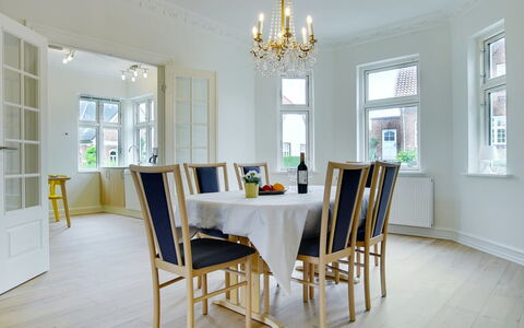 Feikje - 5.5Km from the Sea: Toit, Domicile, Porte, Chalet, Ombre, Siding, Cour, Biens, Arrière-Cour