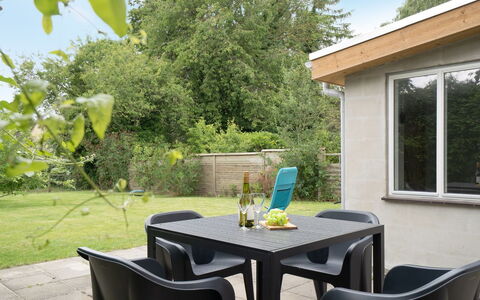 Feikje - 5.5Km from the Sea: Toit, Domicile, Porte, Chalet, Ombre, Siding, Cour, Biens, Arrière-Cour