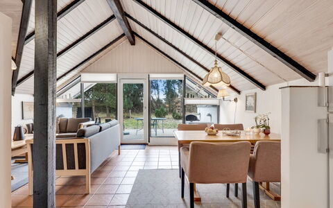 Arnfin - 160M from the Sea: Bois, Plafond, Design Intérieur, Meubles, Domicile, Grenier, Chaise, Salon, Dur, Parquet