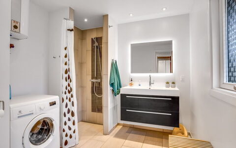 Asmine - 670M from the Sea: Design Intérieur, Sol, Sol, Bois, Armoire De Toilette, Luminaire Plomberie, Plafond, Pièce, Salle De Bains, Cabinetry