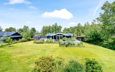 Asmine - 670M from the Sea: Arbuste, Domicile, Toit, Zone Résidentielle, Maison, Lot Terre, Jardin, Biens, Chalet
