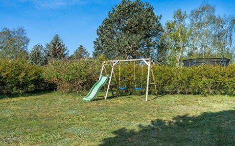 Lars - 250M from the Sea: Herbe, Prairie, Paysage, Écorégion, Plaine, Communauté Des Plantes, Lot Terre, Mobilier De Jardin, Prairie, Formations Arbustives
