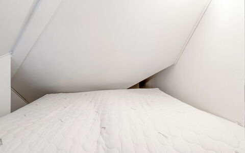 Nikica - 350M from the Sea: Chambre, Linge, Sol, Literie, Drap De Lit, Lit, Plafond, Grenier, Cadre De Lit, Matelas