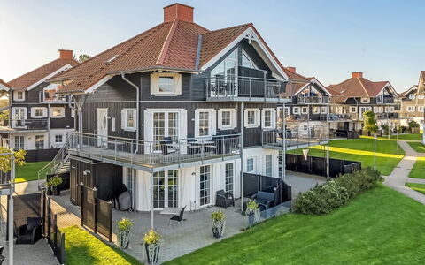 Nikica - 350M from the Sea: Architecture, Toit, Domicile, Composite, Daylighting, Siding, Allée
