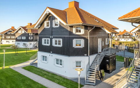 Nikica - 350M from the Sea: Architecture, Toit, Domicile, Composite, Daylighting, Siding, Allée