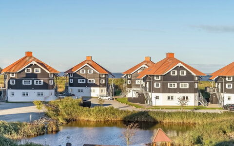 Nikica - 350M from the Sea: Architecture, Toit, Domicile, Composite, Daylighting, Siding, Allée