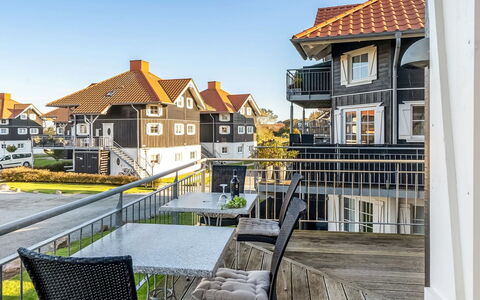 Nikica - 350M from the Sea: Architecture, Toit, Domicile, Composite, Daylighting, Siding, Allée