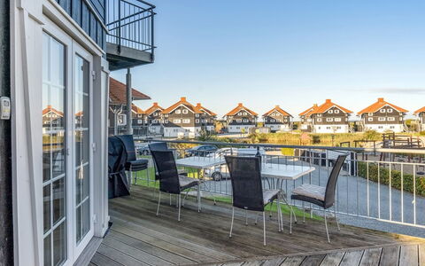 Nikica - 350M from the Sea: Architecture, Toit, Domicile, Composite, Daylighting, Siding, Allée