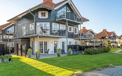 Nikica - 350M from the Sea: Architecture, Toit, Domicile, Composite, Daylighting, Siding, Allée