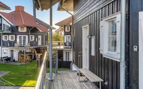 Nikica - 350M from the Sea: Architecture, Toit, Domicile, Composite, Daylighting, Siding, Allée