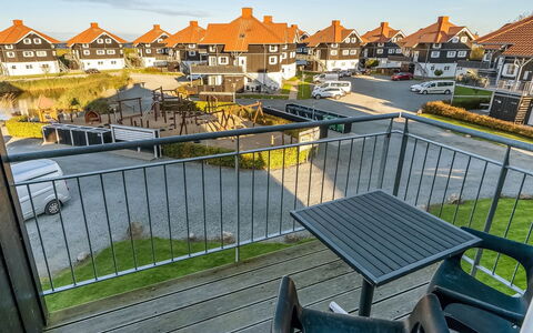 Nikica - 350M from the Sea: Architecture, Toit, Domicile, Composite, Daylighting, Siding, Allée