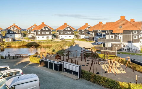 Nikica - 350M from the Sea: Architecture, Toit, Domicile, Composite, Daylighting, Siding, Allée