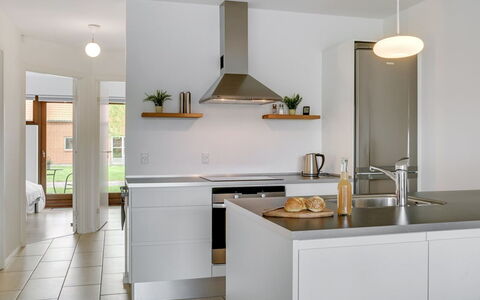 Allyson - 450M from the Sea: Cuisine, Comptoir, Design Intérieur, Appareil De Cuisine, Meubles, Sol, Cabinetry, Bois, Luminaire, Sol