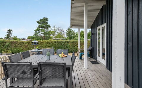 Asya - 600M from the Sea: Bleu, Arbuste, Chalet, Couverture De Sol, Jardin, Biens, Ombre, Aménagement Paysager, Ferme, Eco Hôtel