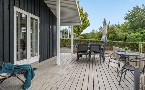 Asya - 600M from the Sea: Bleu, Arbuste, Chalet, Couverture De Sol, Jardin, Biens, Ombre, Aménagement Paysager, Ferme, Eco Hôtel