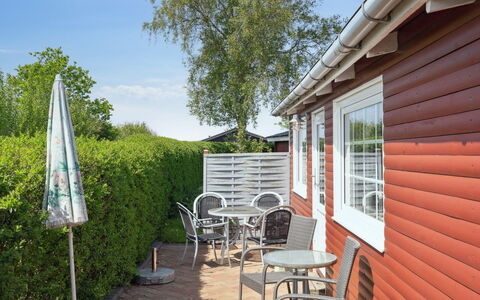 Amy - 150M from the Sea: Bleu, Arbuste, Chalet, Couverture De Sol, Jardin, Biens, Ombre, Aménagement Paysager, Ferme, Eco Hôtel