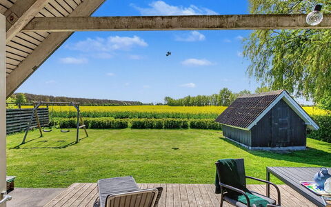 Elbert - 100M from the Sea: Bois, Jardin, Arrière-Cour, Lot Terre, Domicile, Toit, Ombre, Plate-Forme, Dur, Cour