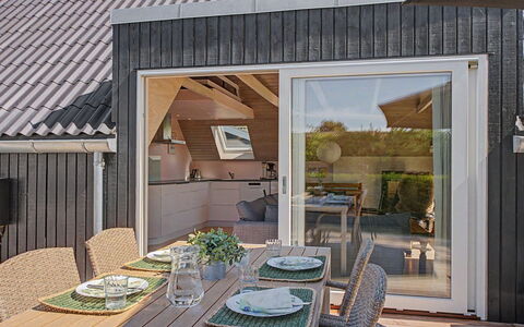 Elbert - 100M from the Sea: Bois, Jardin, Arrière-Cour, Lot Terre, Domicile, Toit, Ombre, Plate-Forme, Dur, Cour