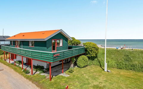 Eldar - 5M from the Sea: Bleu, Arbuste, Chalet, Couverture De Sol, Jardin, Biens, Ombre, Aménagement Paysager, Ferme, Eco Hôtel