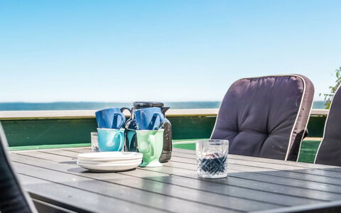 Eldar - 5M from the Sea: Bleu, Arbuste, Chalet, Couverture De Sol, Jardin, Biens, Ombre, Aménagement Paysager, Ferme, Eco Hôtel