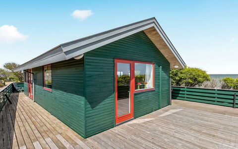 Eldar - 5M from the Sea: Bleu, Arbuste, Chalet, Couverture De Sol, Jardin, Biens, Ombre, Aménagement Paysager, Ferme, Eco Hôtel