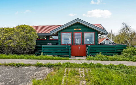 Eldar - 5M from the Sea: Bleu, Arbuste, Chalet, Couverture De Sol, Jardin, Biens, Ombre, Aménagement Paysager, Ferme, Eco Hôtel