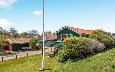 Eldar - 5M from the Sea: Bleu, Arbuste, Chalet, Couverture De Sol, Jardin, Biens, Ombre, Aménagement Paysager, Ferme, Eco Hôtel