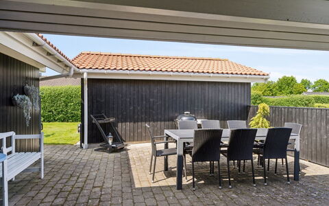 Dyrken - 200M from the Sea: Domicile, Porte, Porche, Ombre, Siding, Mobilier De Jardin, Chalet, Patio, Structure En Plein Air, Cour