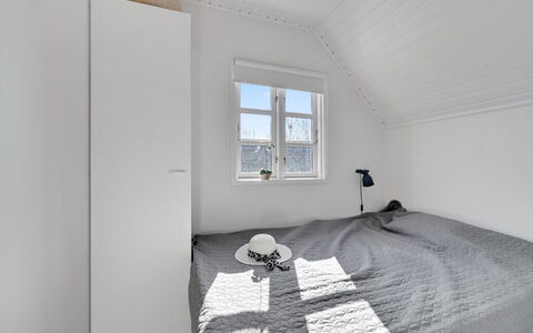 Ulv - 25M from the Sea: Bois, Plafond, Sol, Sol, Chambre, Design Intérieur, Linge, Lit, Literie, Drap De Lit
