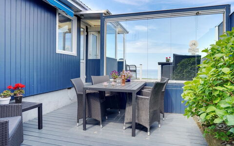 Nera - 10M from the Sea: Bleu, Arbuste, Chalet, Couverture De Sol, Jardin, Biens, Ombre, Aménagement Paysager, Ferme, Eco Hôtel
