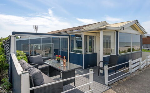 Nera - 10M from the Sea: Bleu, Arbuste, Chalet, Couverture De Sol, Jardin, Biens, Ombre, Aménagement Paysager, Ferme, Eco Hôtel