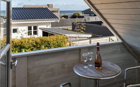 Ethly - 50M from the Sea: Toit, Maison, Lot Terre, Domicile, Chalet, Biens, Batiments Jardin, Ombre, Cabane En Rondins, Aménagement Paysager