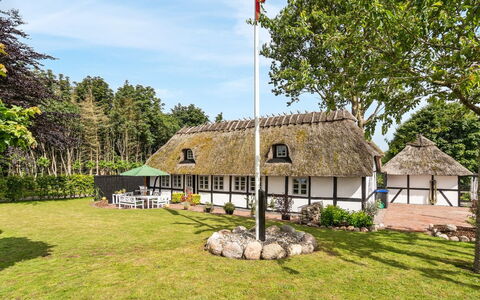 Maileen - 2.1Km to the Fjord: Domicile, Toit, Maison, Chalet, Biens, Porte, Porche, Siding, Ferme, Ombre
