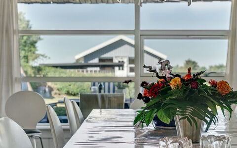 Evald - 200M from the Sea: Meubles, Design Intérieur, Chaise, Table, Éclairage, Plafond, Table Cuisine Et Salle A Manger, Sol, Salle À Manger, Sol