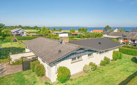 Evald - 200M from the Sea: Bleu, Arbuste, Chalet, Couverture De Sol, Jardin, Biens, Ombre, Aménagement Paysager, Ferme, Eco Hôtel