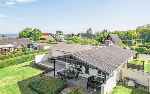 Evald - 200M from the Sea: Bleu, Arbuste, Chalet, Couverture De Sol, Jardin, Biens, Ombre, Aménagement Paysager, Ferme, Eco Hôtel