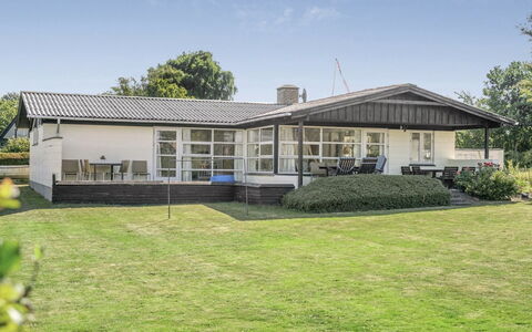 Evald - 200M from the Sea: Bleu, Arbuste, Chalet, Couverture De Sol, Jardin, Biens, Ombre, Aménagement Paysager, Ferme, Eco Hôtel